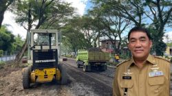 Gubernur Yulius Selvanus Turun Tangan. Gerak Cepat Tanpa Tunggu Lama! Jalan Ir. Soekarno Mulai Diperbaiki
