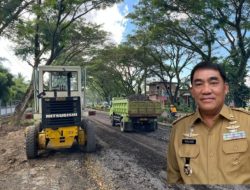 Gubernur Yulius Selvanus Turun Tangan. Gerak Cepat Tanpa Tunggu Lama! Jalan Ir. Soekarno Mulai Diperbaiki