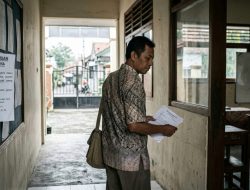 ​Matinya Nalar Birokrasi: Ludahan Kemarahan para Pendidik dan Nasib Siswa